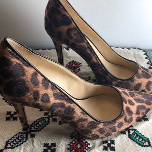 Nine West Leopard pointy toe pump / heel.
